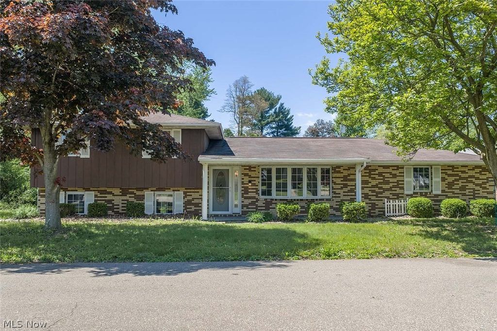 1424 Oak Street, Dover, OH 44622