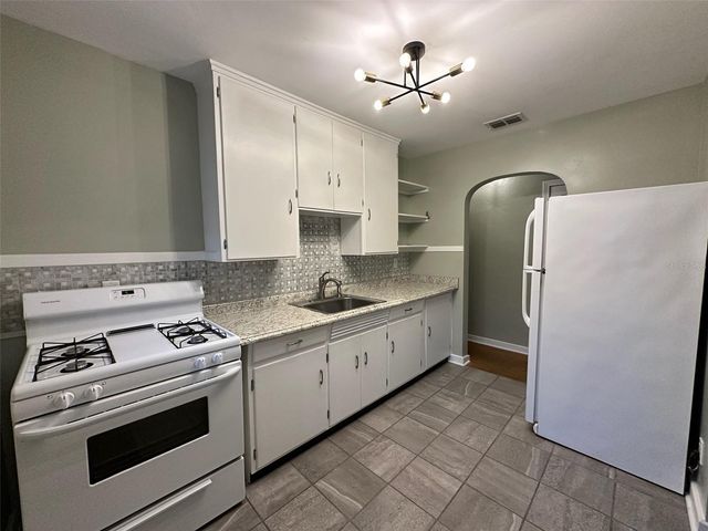 780 27TH AVENUE N, St Petersburg, FL 33704