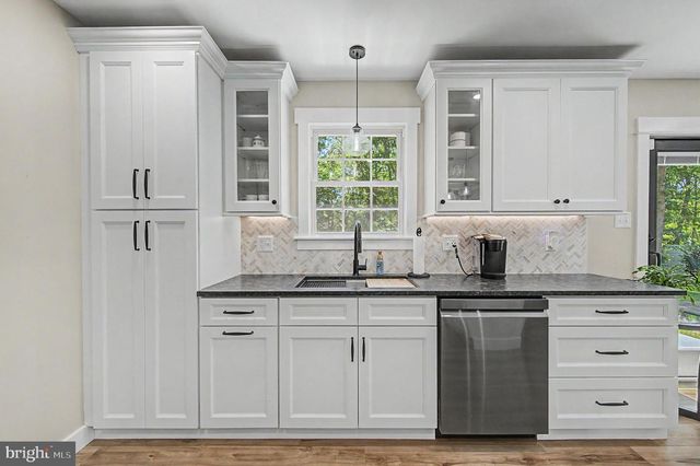 36 DEIDRE DR, Egg Harbor Township, NJ 08234