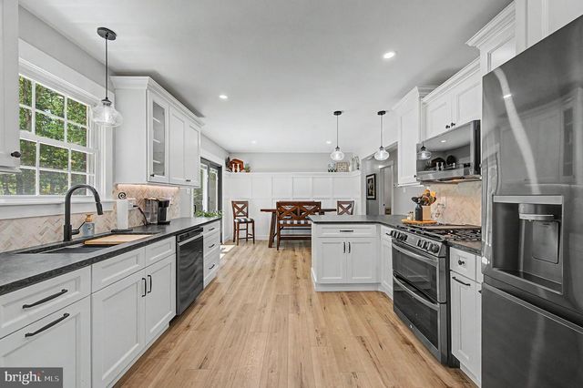 36 DEIDRE DR, Egg Harbor Township, NJ 08234