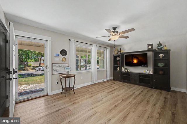 36 DEIDRE DR, Egg Harbor Township, NJ 08234