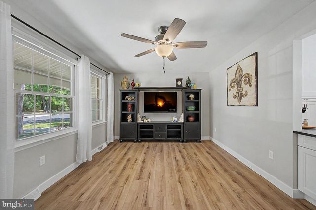 36 DEIDRE DR, Egg Harbor Township, NJ 08234