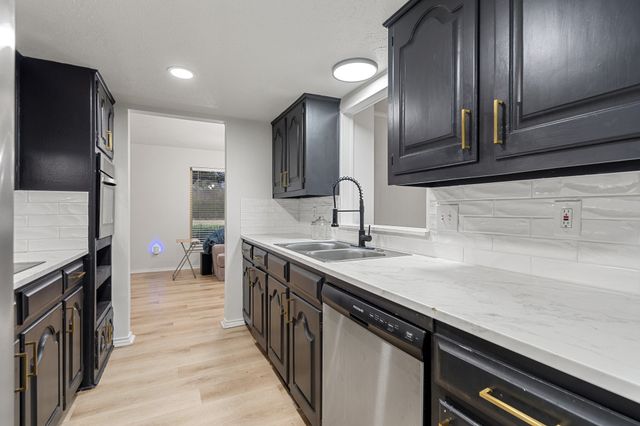 514 Bow Arrow Drive, Dallas, TX 75224