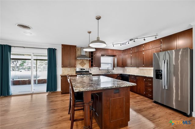 2210 N East Street, Belton, TX 76513