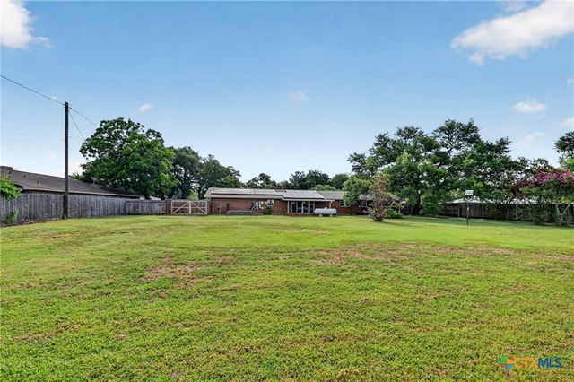2210 N East Street, Belton, TX 76513
