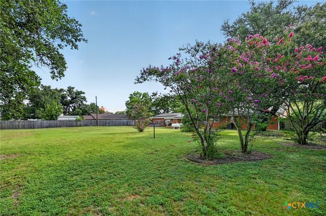2210 N East Street, Belton, TX 76513