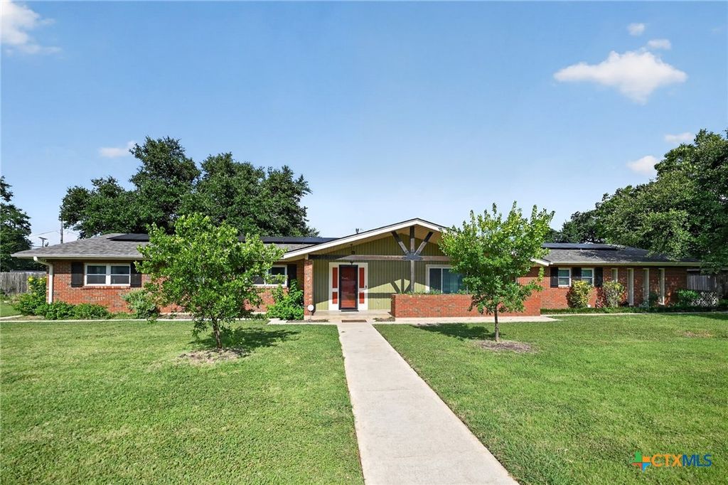 2210 N East Street, Belton, TX 76513