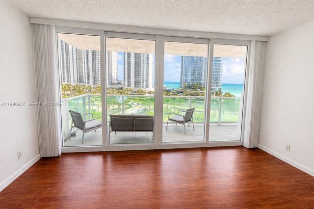 100 Bayview Dr 911, Sunny Isles Beach, FL 33160