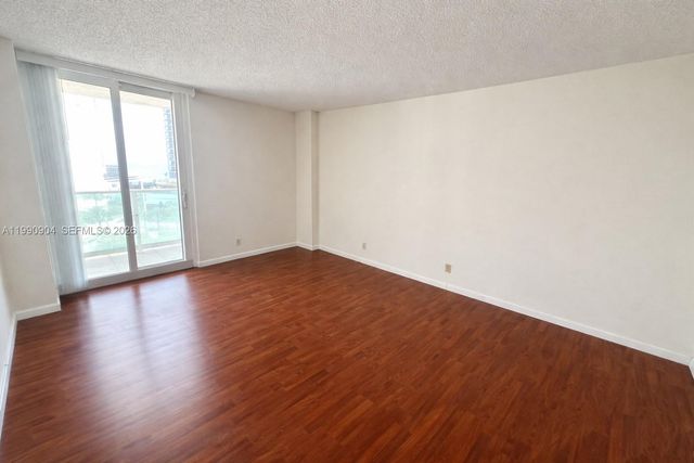 100 Bayview Dr 911, Sunny Isles Beach, FL 33160