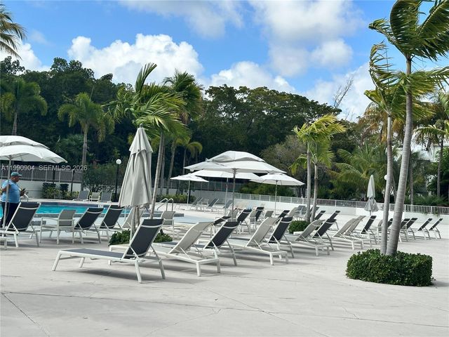 100 Bayview Dr 911, Sunny Isles Beach, FL 33160