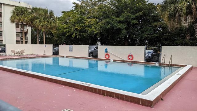 2701 Riverside Dr 206-B, Coral Springs, FL 33065