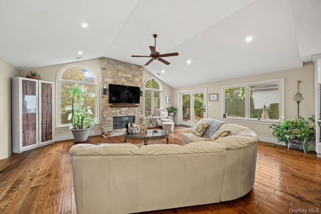 14 Kay Street, Jericho, NY 11753
