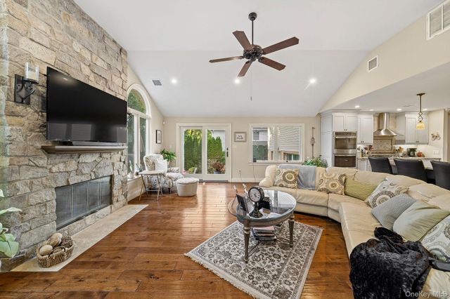14 Kay Street, Jericho, NY 11753