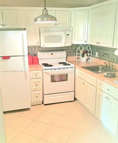 3000 Springdale Blvd V207, Palm Springs, FL 33461