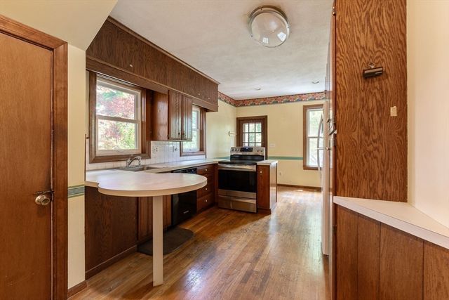 24 Mt Vernon St, Reading, MA 01867