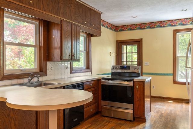 24 Mt Vernon St, Reading, MA 01867