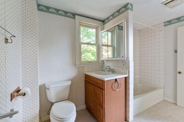 24 Mt Vernon St, Reading, MA 01867