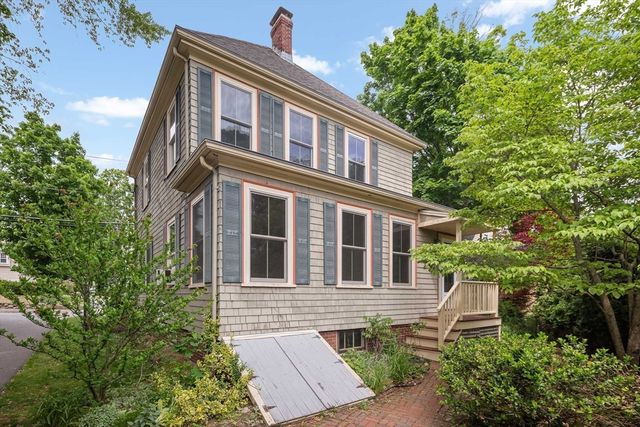 24 Mt Vernon St, Reading, MA 01867