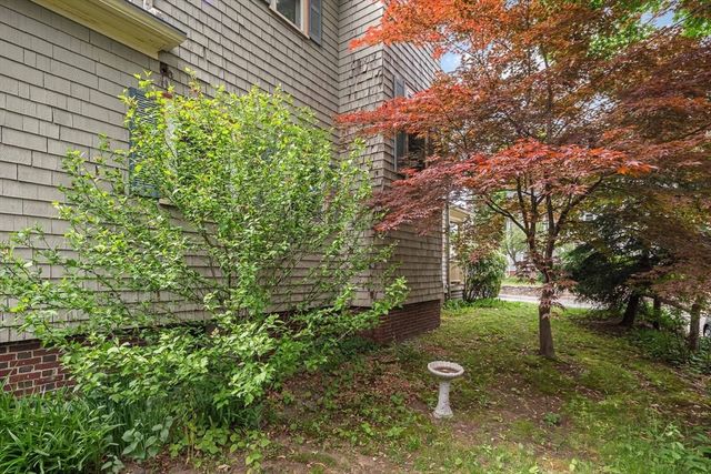 24 Mt Vernon St, Reading, MA 01867