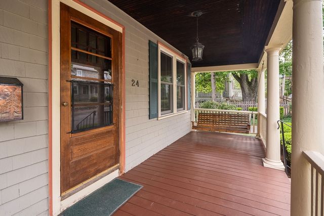 24 Mt Vernon St, Reading, MA 01867