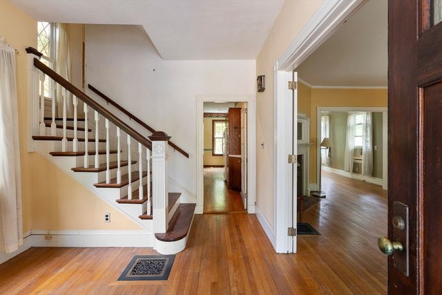 24 Mt Vernon St, Reading, MA 01867