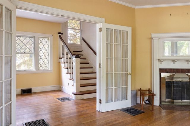 24 Mt Vernon St, Reading, MA 01867
