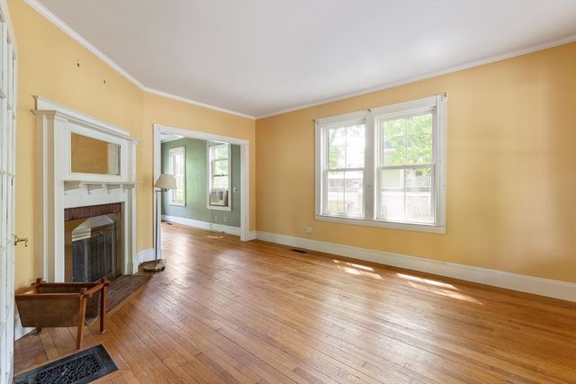 24 Mt Vernon St, Reading, MA 01867