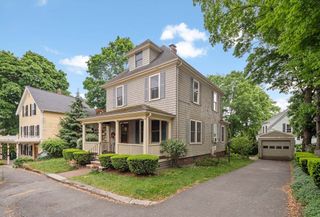 24 Mt Vernon St, Reading, MA 01867