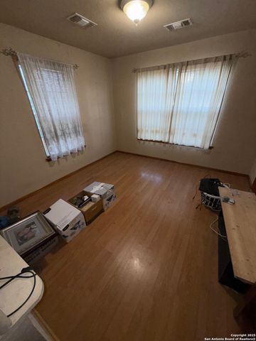 221 Somerset, San Antonio, TX 78211