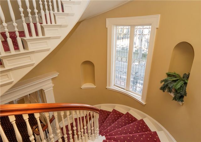 1 Oakwood Terrace 7, Newport, RI 02840