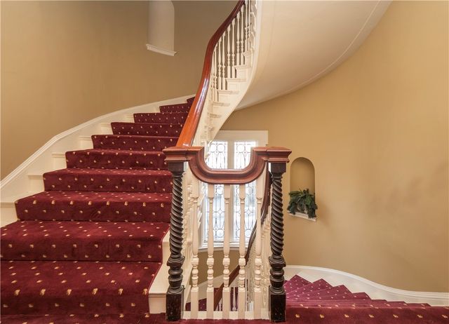 1 Oakwood Terrace 7, Newport, RI 02840