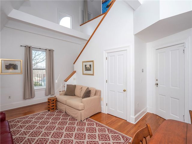 1 Oakwood Terrace 7, Newport, RI 02840