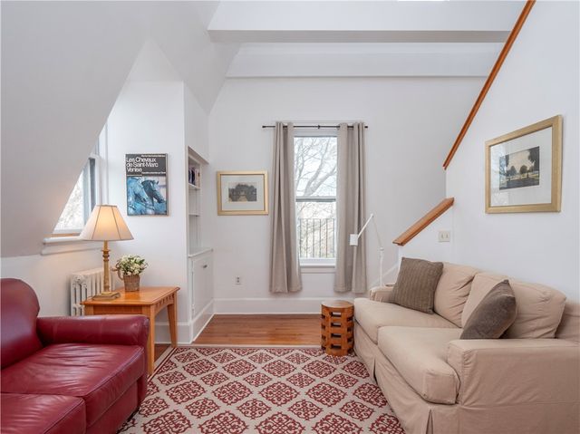 1 Oakwood Terrace 7, Newport, RI 02840