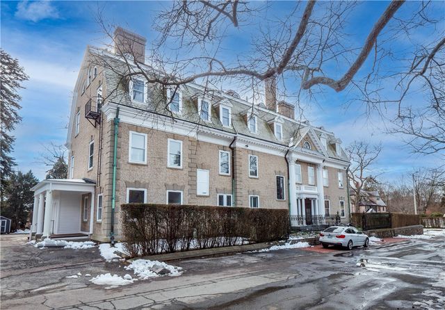 1 Oakwood Terrace 7, Newport, RI 02840