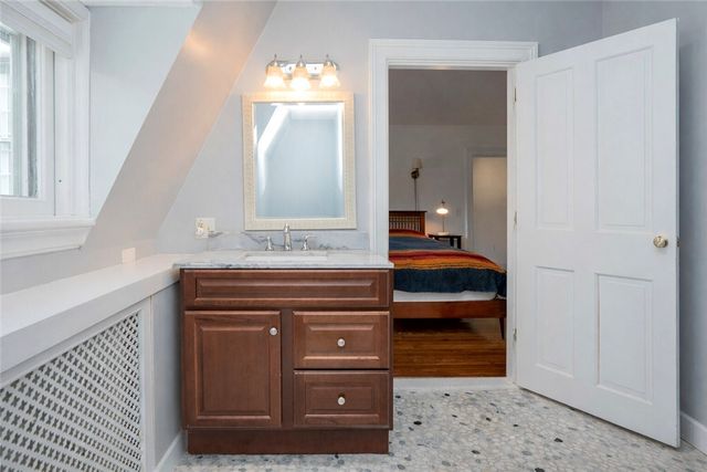 1 Oakwood Terrace 7, Newport, RI 02840