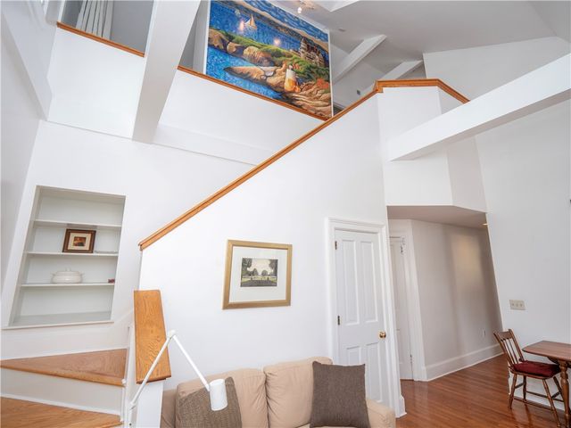 1 Oakwood Terrace 7, Newport, RI 02840