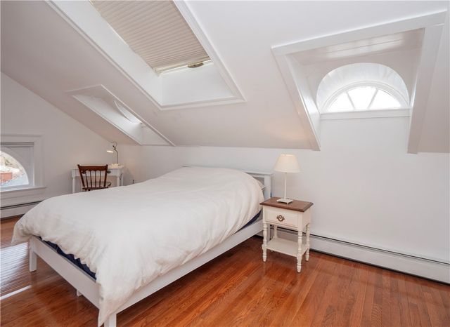 1 Oakwood Terrace 7, Newport, RI 02840