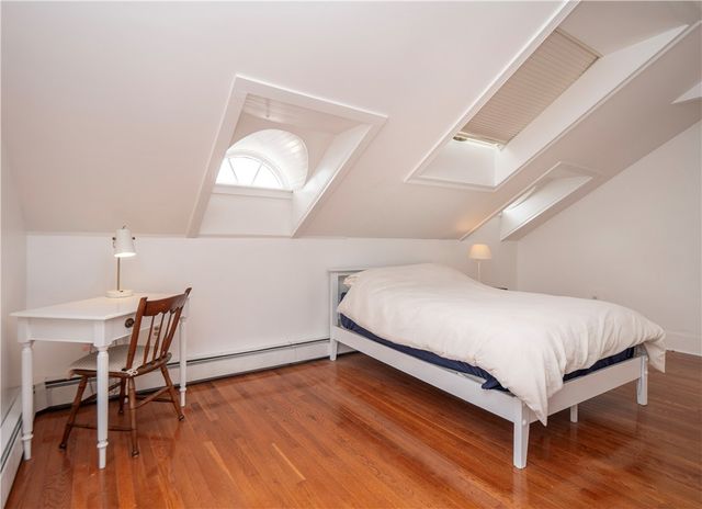 1 Oakwood Terrace 7, Newport, RI 02840