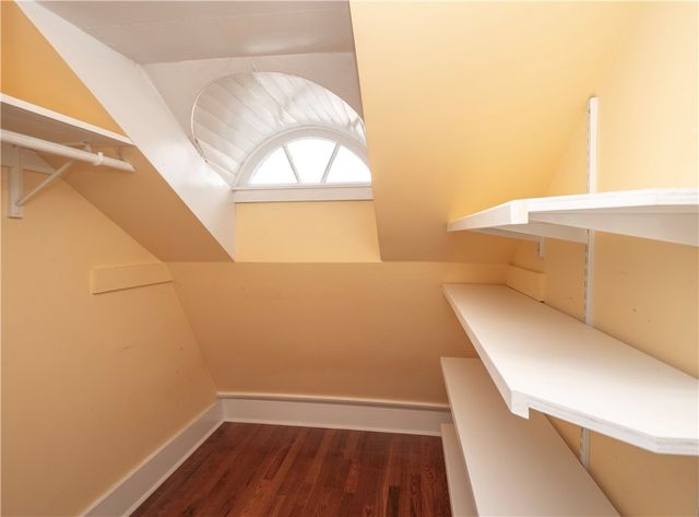 1 Oakwood Terrace 7, Newport, RI 02840