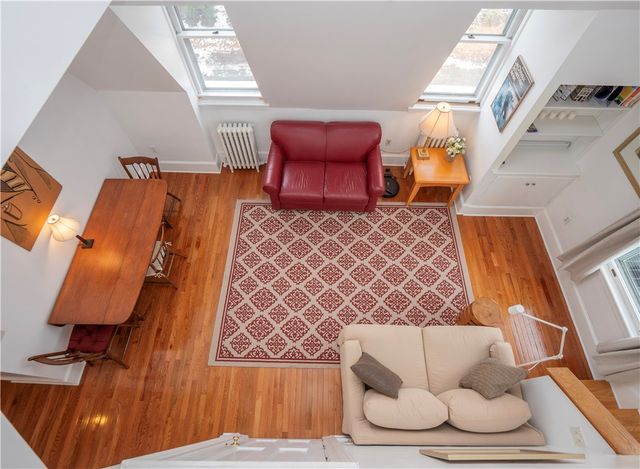 1 Oakwood Terrace 7, Newport, RI 02840