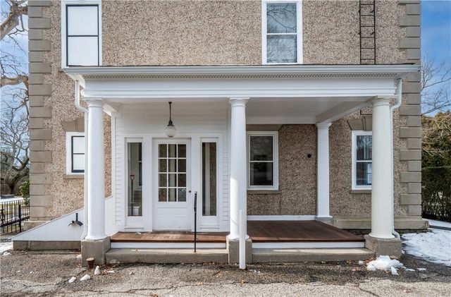 1 Oakwood Terrace 7, Newport, RI 02840