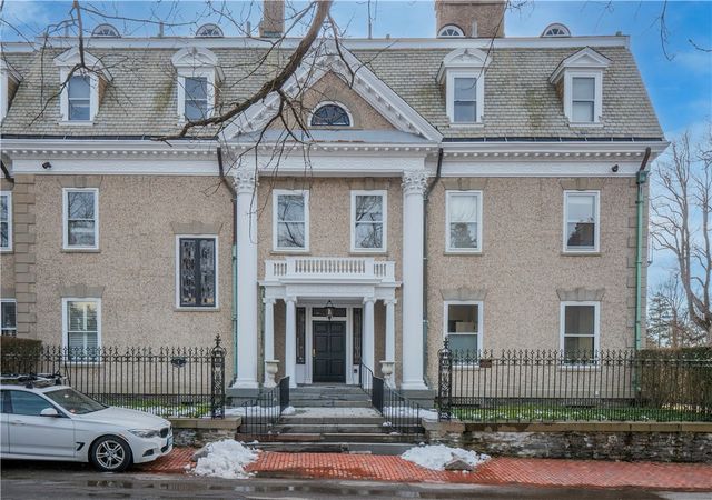 1 Oakwood Terrace 7, Newport, RI 02840