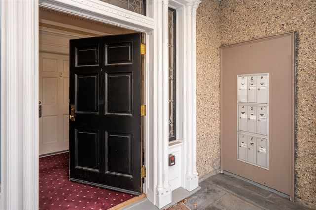 1 Oakwood Terrace 7, Newport, RI 02840