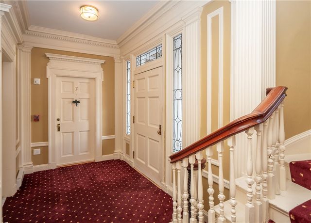 1 Oakwood Terrace 7, Newport, RI 02840