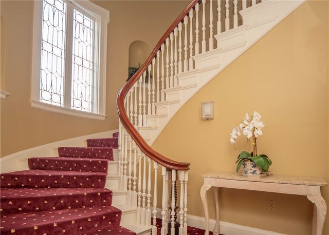 1 Oakwood Terrace 7, Newport, RI 02840