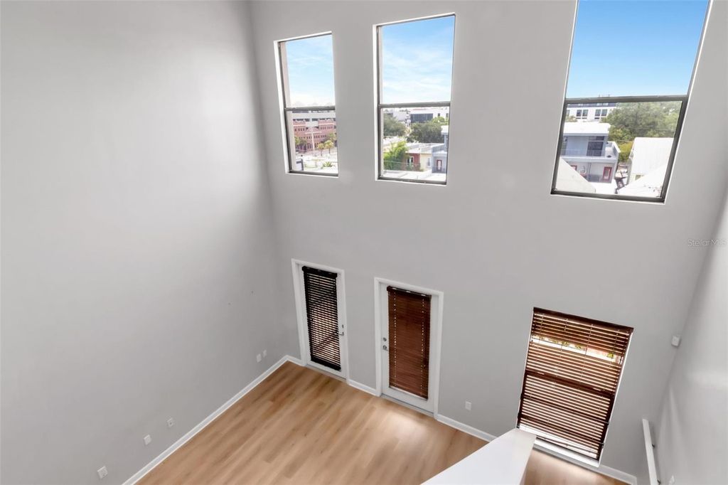 Image 8 of property listing at 1621 E 4TH AVENUE 202, Tampa, FL 33605