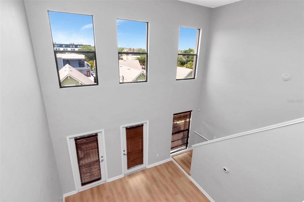 Image 10 of property listing at 1621 E 4TH AVENUE 202, Tampa, FL 33605