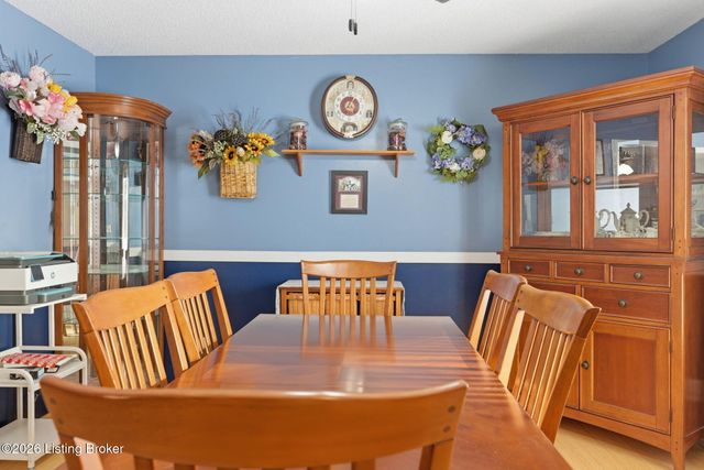 82 N Sunset Ave, Cecilia, KY 42724