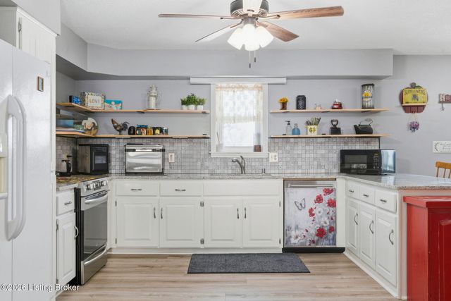 82 N Sunset Ave, Cecilia, KY 42724