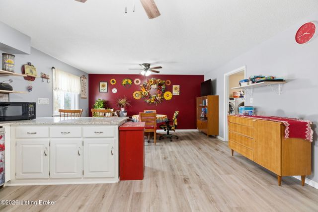 82 N Sunset Ave, Cecilia, KY 42724